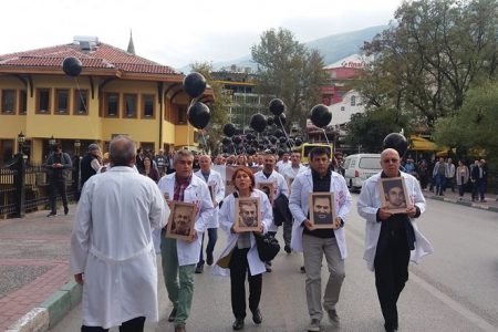 Doktorlar katledilen meslektaşlarının adlarını haykırarak yürüdü; duydunuz mu?