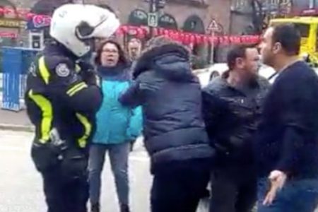 Savulun! Devlet Geçiyor