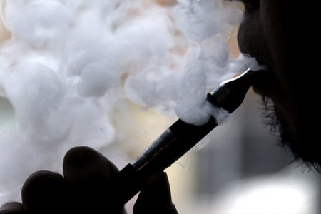 ‘Gizemli’ bir akciğer hastalığı, elektronik sigarayla ilişkili olabilir; yaklaşık 100 vaka inceleniyor