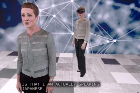 Microsoft’un çeviri yapabilen hologramı