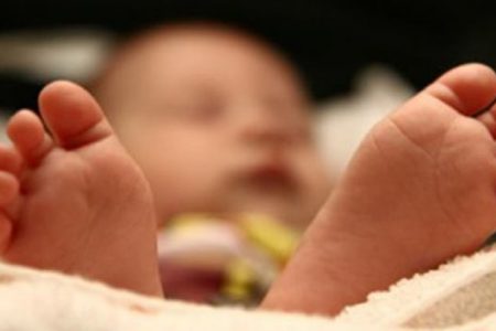 Laboratuvarda ‘olgunlaştırılan’ ilk bebek doğdu