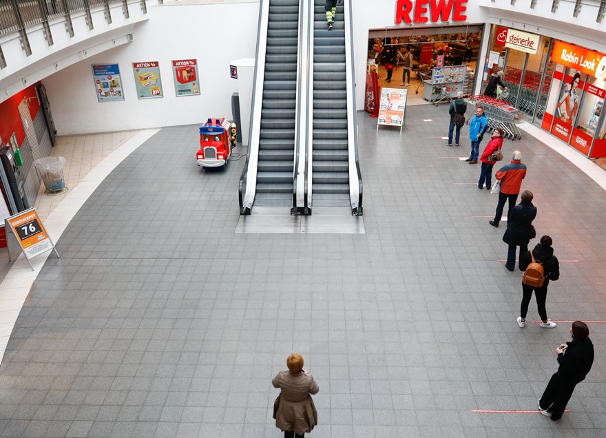 korona-supermarket-reuters