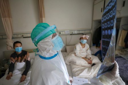 Doktorlardan koronavirüs semptomlarıyla ilgili yeni uyarı: Belirtiler hafif başlıyor ama hızla kötüye gidebiliyor