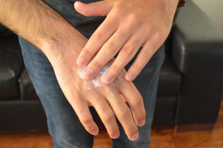 Sık kullanılan dezenfektan ürünleri el egzamasına yol açabilir