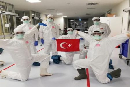 Anketten ‘sağlık çalışanlarına güven’ çıktı: Koronavirüs savaşçılarına güven 10 üzerinden 9.9
