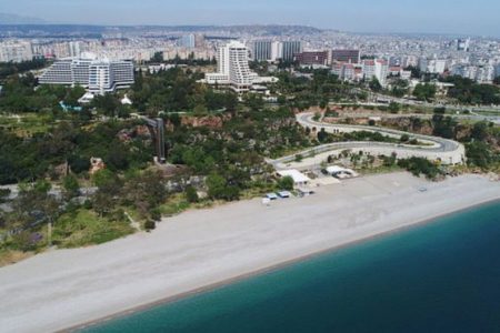 Koronavirüs: Yaz aylarında tatile gitmek riskli mi?