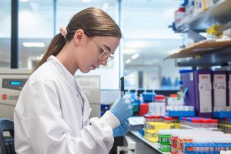 Koronavirüs Aşısı: Oxford Üniversitesi Ve AstraZeneca’nın Testlerinin Durdurulması Ne Anlama Geliyor?