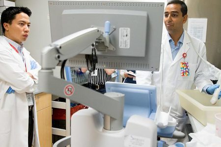 Covid-19’a yakalanan hamile kadınların ürettiği antikor bebeğe geçiyor mu?