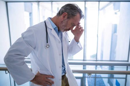 Şikayet ve şiddet, genç hekimleri kaçırıyor: Bir yılda 1200 doktor TTB’den belge aldı