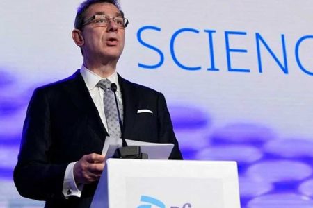 Pfizer CEO’sundan Covid-19 açıklaması: Daha yıllar var