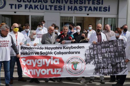 Pandemide Hayatını Kaybeden Hekim ve Sağlık Çalışanlarını Saygıyla Anıyoruz