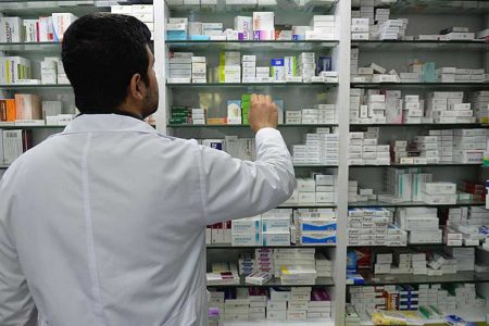 Eczanelerden reçetesiz raporlu ilaç temini sona eriyor