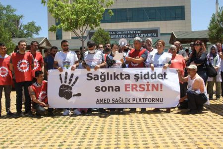 TTB, Sağlıkta Şiddetin Yaşandığı Dicle Üniversitesi’ndeki Eylemdeydi: “Sağlıkta Şiddet Sona Ersin”