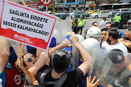 Doktorları öldürsek de mi saklasak, yıldırsak da mı kaçırsak?