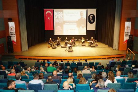 Nida Ateş Öğrenciler İçin Sahnedeydi