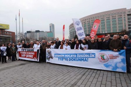 Dr. Şebnem Korur Fincancı Tahliye Edildi: Mücadelemiz Sürecek; Hekimler Susmaz, TTB Susturulamaz!