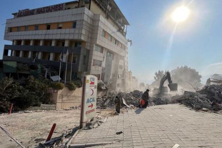 Deprem Bölgesindeki Özel Sağlık Kuruluşlarının, Çalışanlarının Sözleşmelerini Hak Ödemeksizin Sonlandırmasına ve Mali Haklarını Ödememesine İlişkin TTB’den Sağlık Bakanlığı’na Yazı