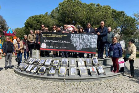 COVID-19 ve Depremler Nedeniyle Kaybettiğimiz Sağlık Çalışanları Türkiye’nin Her Yerinde Anıldı