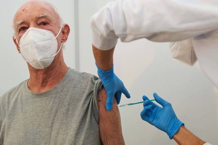 DSÖ: Mevcut Covid-19 aşıları, yüksek düzeyde koruyucu olmaya devam ediyor
