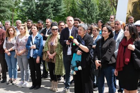 Emek ve Demokrasi Güçlerinden Gözaltılara Tepki: “İktidar Seçime Hazırlanıyor Ama Eşitsizlikler Ortadan Kalkmadan Mücadeleler Bitmez”