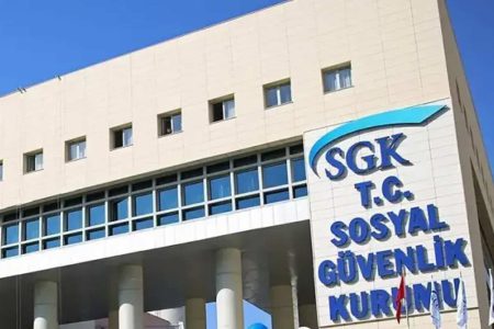 SGK, Covid-19’dan ölen doktorun kızlarına bağlanan maaşı geri istedi
