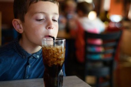 Dünya Sağlık Örgütü, aspartamın ‘kanserojen olma ihtimali’ bulunduğunu ilan etmesine rağmen kullanım tavsiyesini değiştirmedi