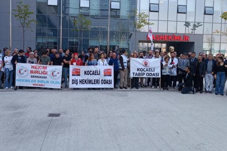 TTB, Marmara Bölgesi Tabip Odaları ve Kocaeli Tabip Odası Kocaeli’de 3 Hekimin Darp Edilmesini Protesto Etti