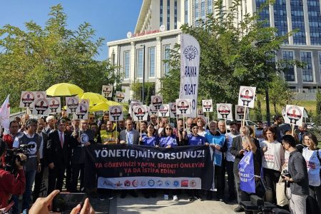 TTB, Tabip Odaları ve Sağlık Emek-Meslek Örgütleri Sağlık Bakanlığı Önünden Seslendi: “Yönet(e)miyorsunuz! Hekimler, Sağlık Emekçileri Değil; Bu Enkazın Sorumluları Gidecek!”