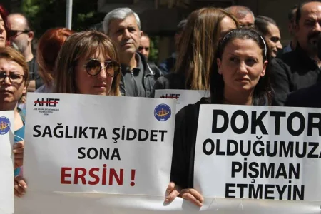 Hekime şiddetin neresi mizah?